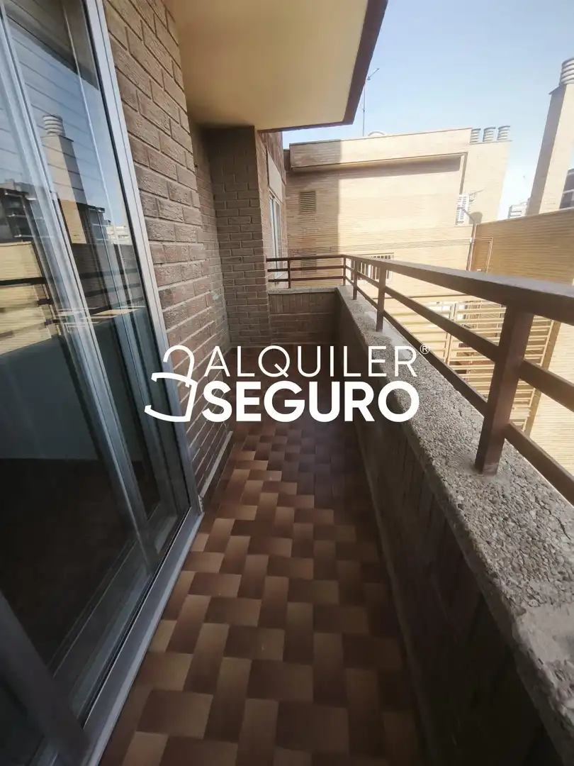 Balcony of Flat for rent in Zaragoza  with Heating, Terrace and Storage room
