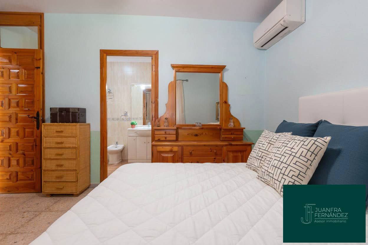 Dormitori de Casa o xalet en venda en Roquetas de Mar amb Aire condicionat, Jardí privat i Terrassa