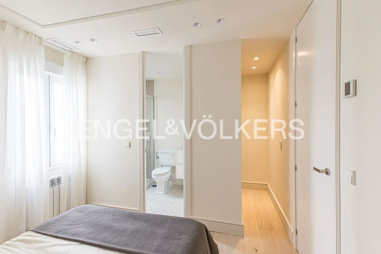Bedroom of Flat for sale in Madrid  with Air Conditioner, Heating and Parquet flooring