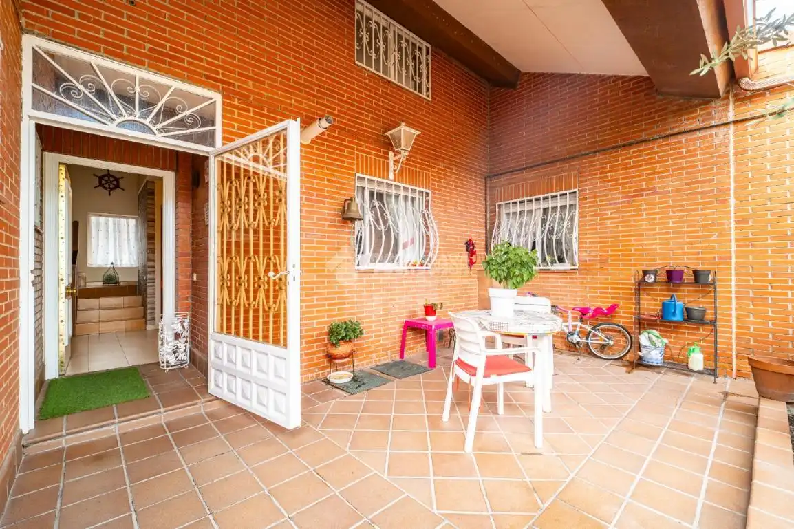 Casa bifamiliare con giardino in vendita a  Urbanizaciones, imagen 8