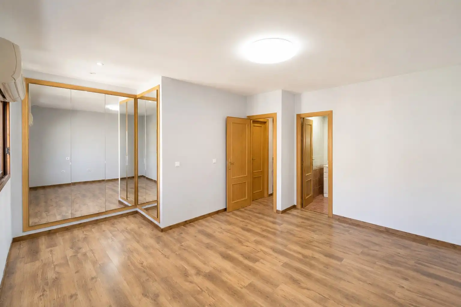 Casa o chalet en venta en Chiva con Jardín privado, Terraza y Piscina