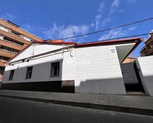 Vista exterior de Casa o xalet en venda en  Lleida Capital amb Calefacció, Terrassa i Piscina