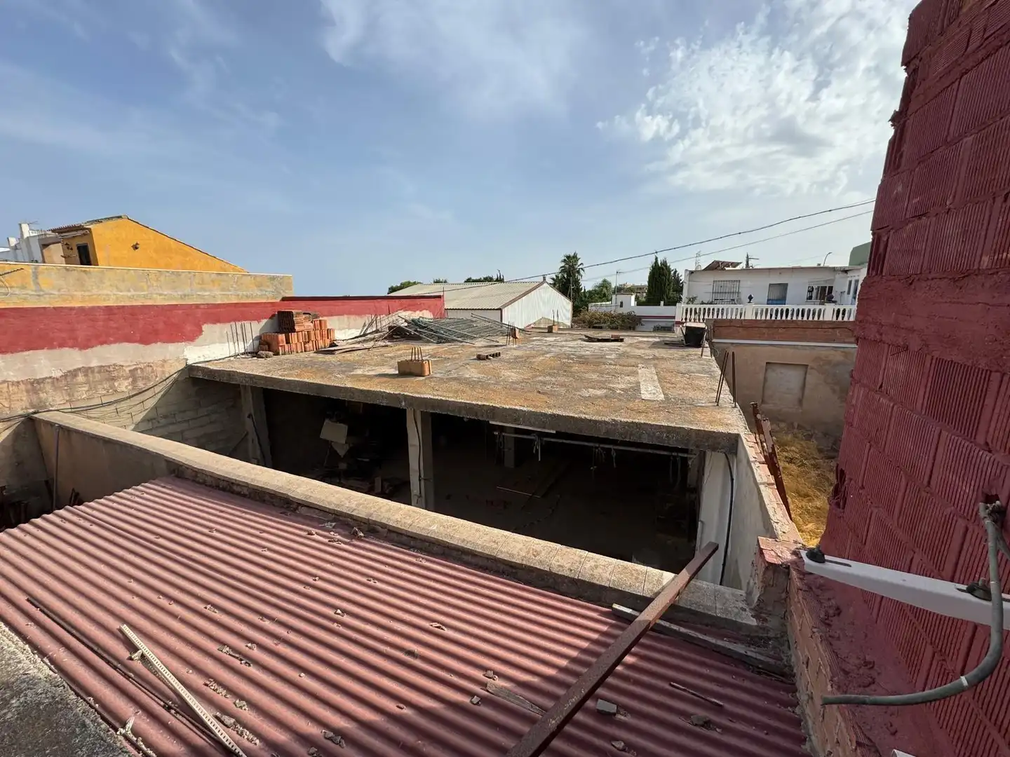 Außenansicht von Fabrikhallen zum Verkauf in Torremolinos