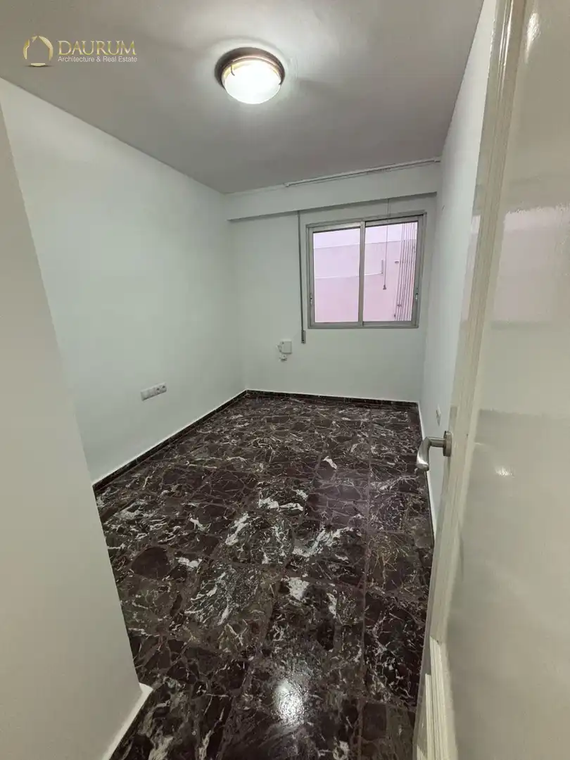Wohnung zum Verkauf in Torrent mit Klimaanlage, Heizung und Terrasse