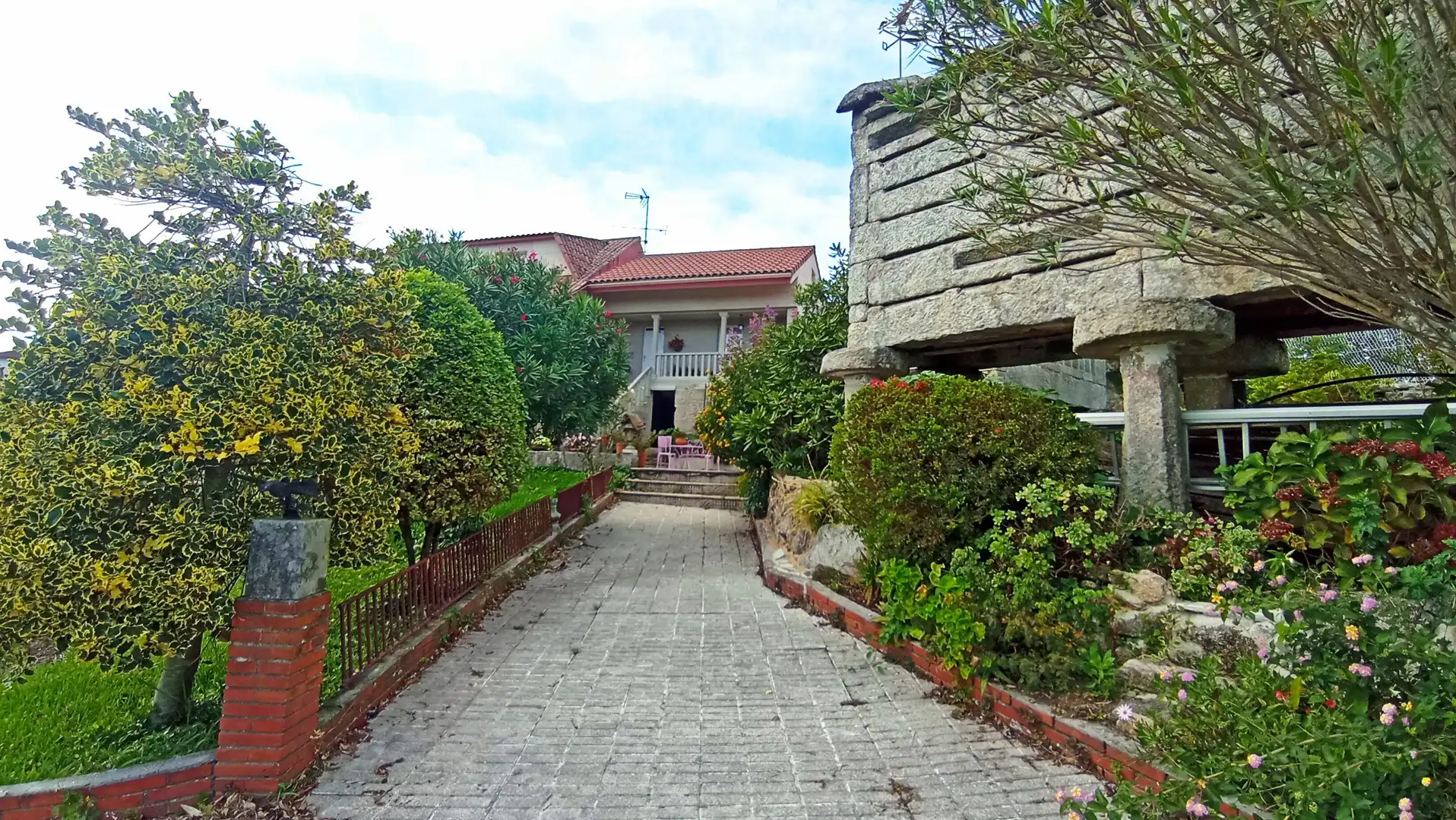 Vista exterior de Casa o chalet en venta en Ponte Caldelas con Calefacción, Jardín privado y Parquet