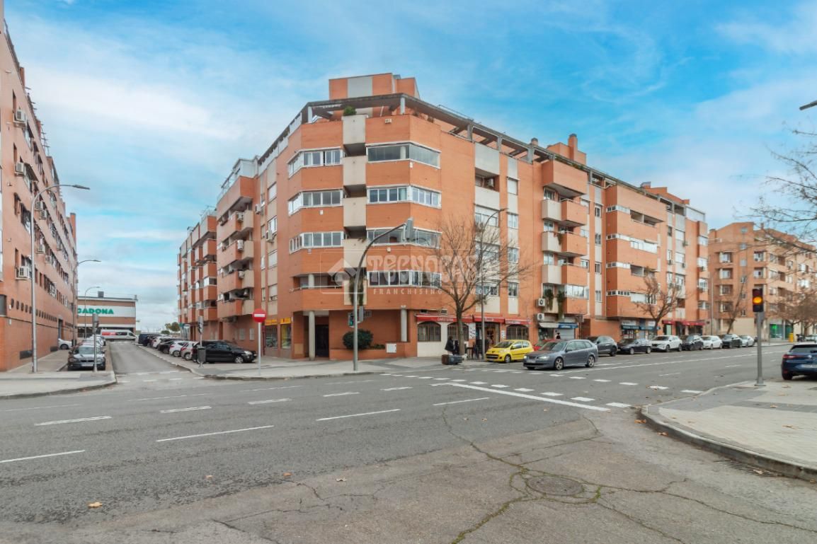 Vista exterior de Piso en venta en  Madrid Capital con Trastero
