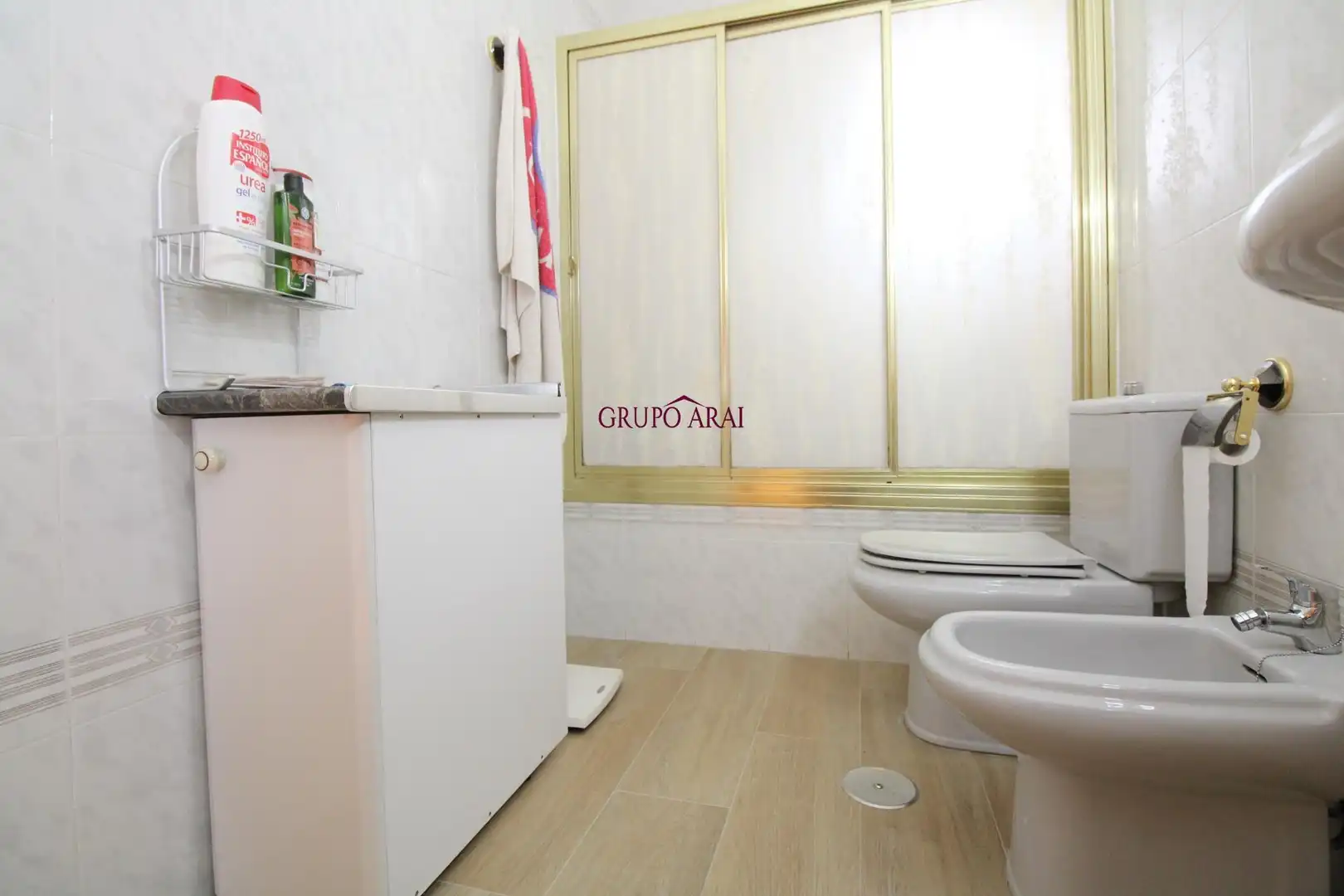 Bany de Casa o xalet en venda en Alicante / Alacant amb Aire condicionat, Calefacció i Jardí privat