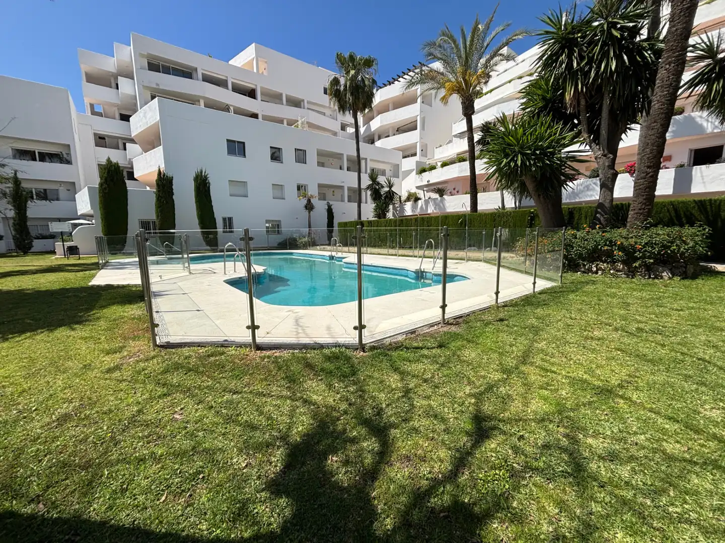 Swimming pool of Flat for sale in Marbella  with Air Conditioner, Private garden and Terrace