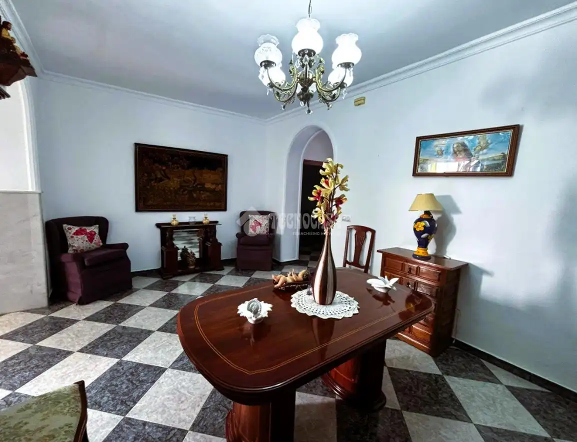 Casa adosada en venta en Pilas