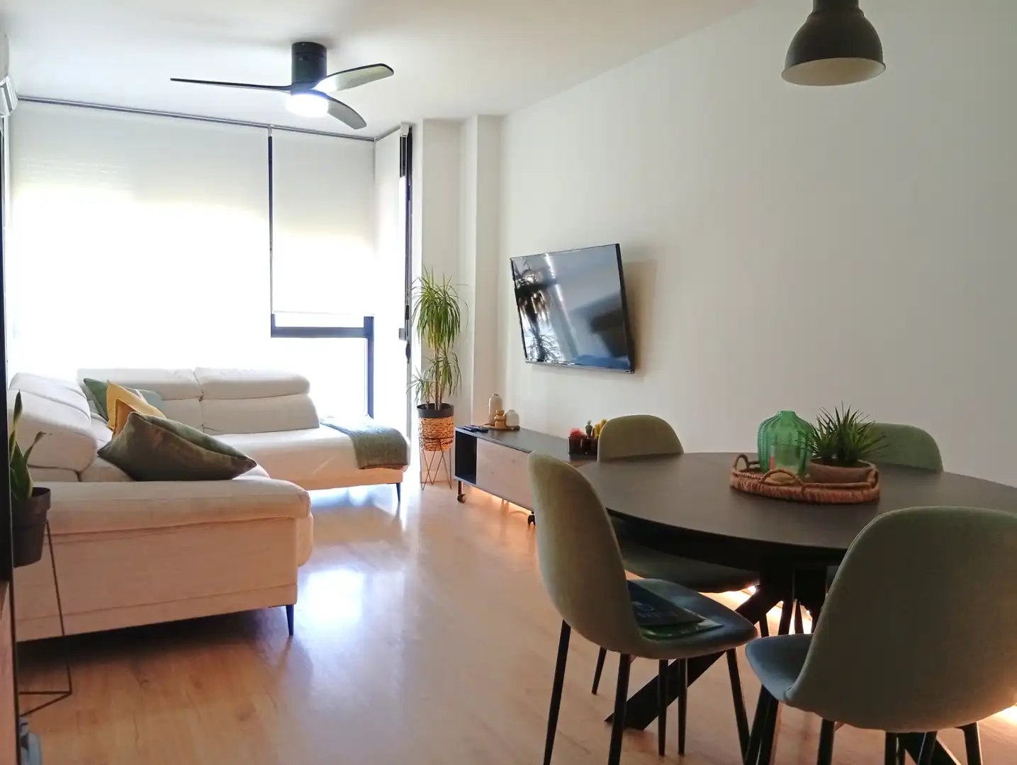 Living room of Flat for sale in Madrid  with Air Conditioner, Heating and Storage room