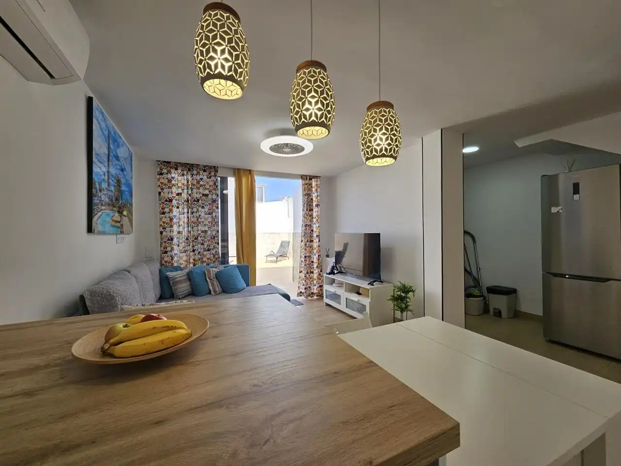 Sala d'estar de Dúplex de lloguer en San Bartolomé de Tirajana amb Aire condicionat, Terrassa i Moblat