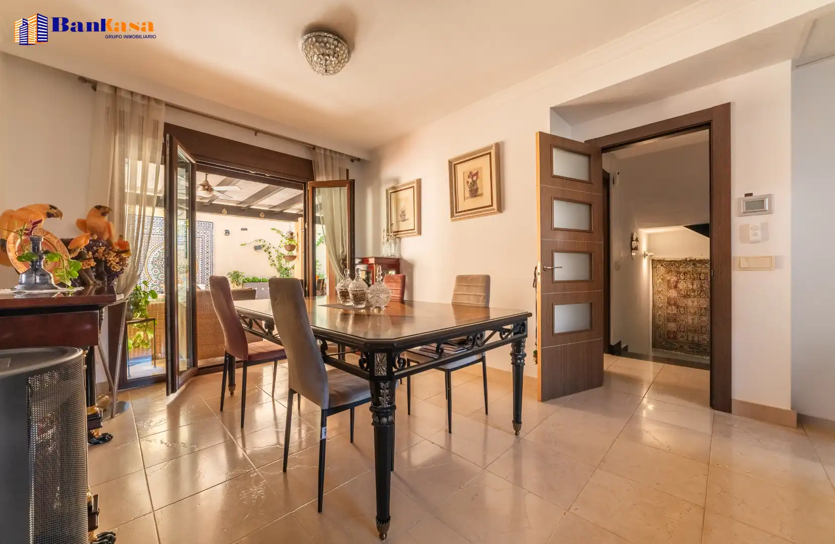 Comedor de Casa adosada en venta en Marbella con Aire acondicionado, Jardín privado y Terraza