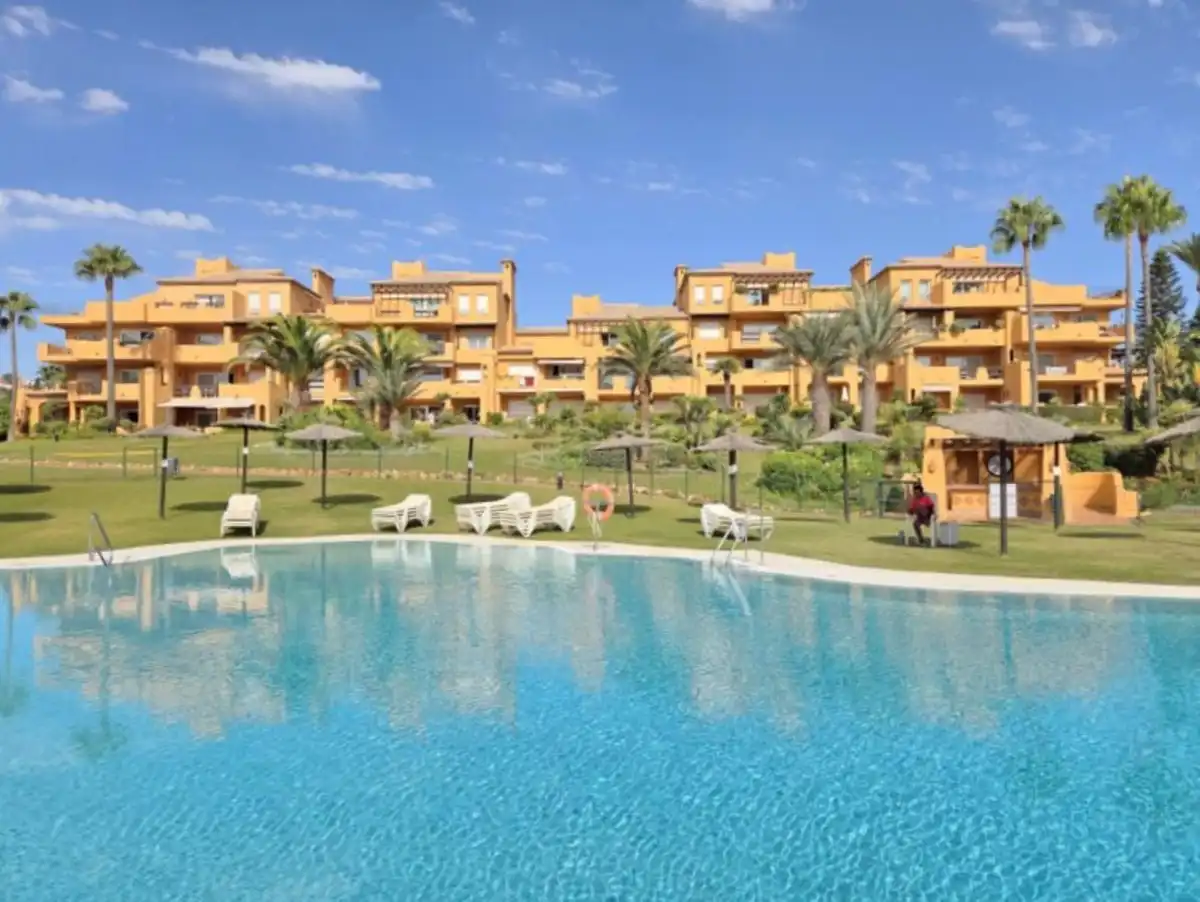 Appartement compact avec piscine à vendre à La Duquesa