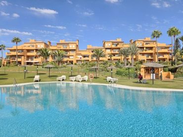 Apartamento con piscina en venta en La Duquesa