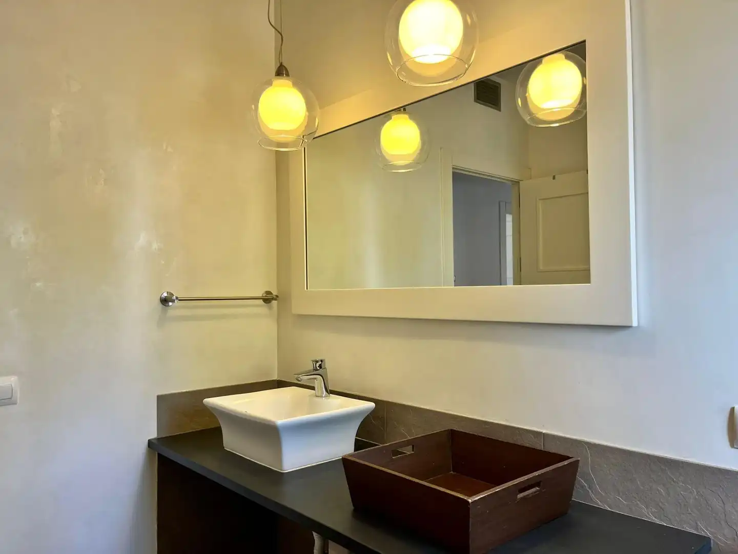 Bathroom of Flat for sale in Sevilla  with Air Conditioner, Terrace and Balcony