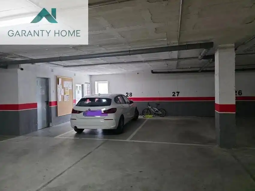 Parking de Piso de alquiler en Fuengirola con Aire acondicionado, Jardín privado y Terraza