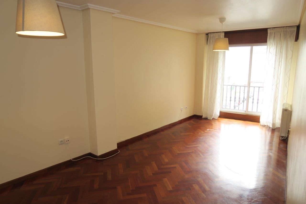 Living room of Apartment for sale in A Coruña Capital   with Heating, Parquet flooring and Storage room