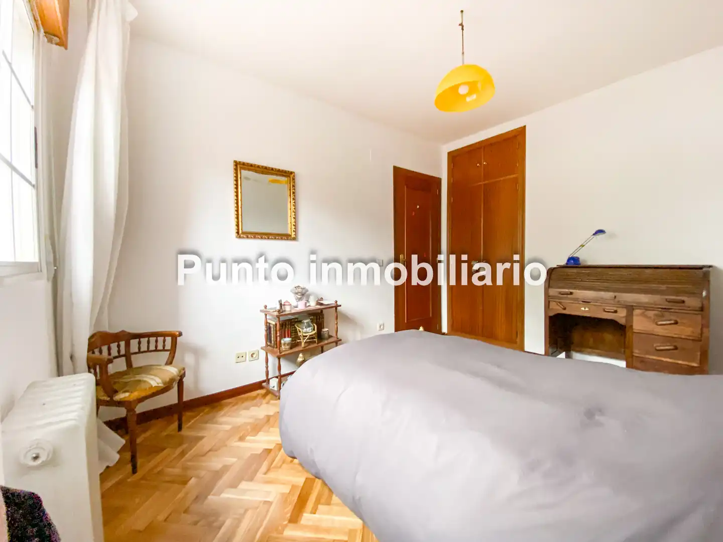 Sala d'estar de Casa adosada en venda en Valladolid amb Calefacció, Jardí privat i Parquet