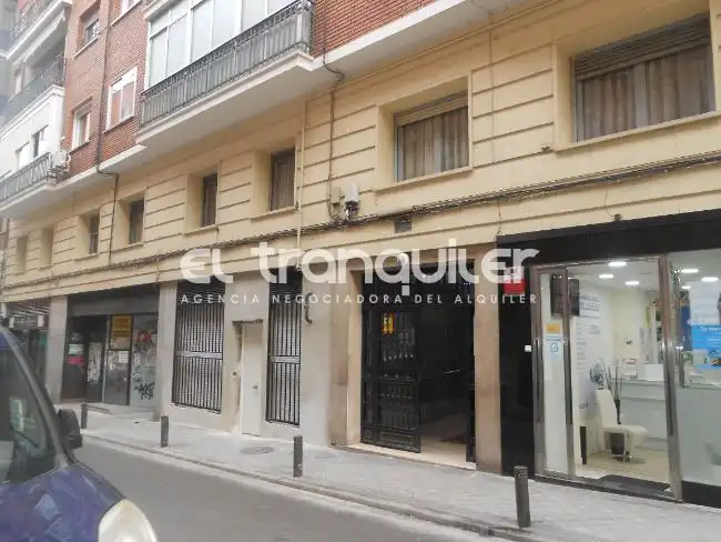Exterior view of Flat for rent in Madrid  with Parquet flooring, Terrace and Furnished