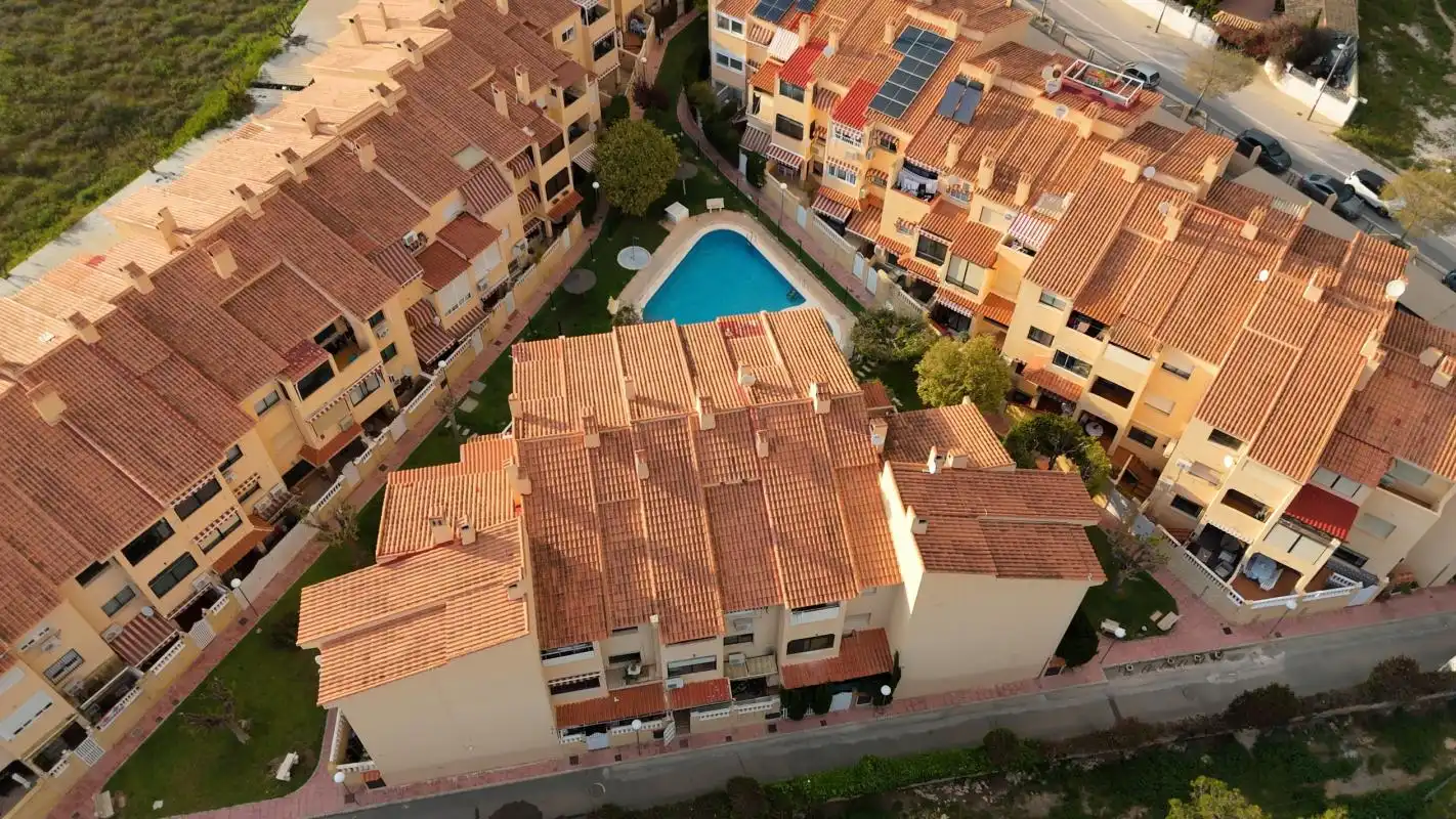 Vista exterior de Casa adosada en venda en San Vicente del Raspeig / Sant Vicent del Raspeig amb Aire condicionat, Calefacció i Jardí privat