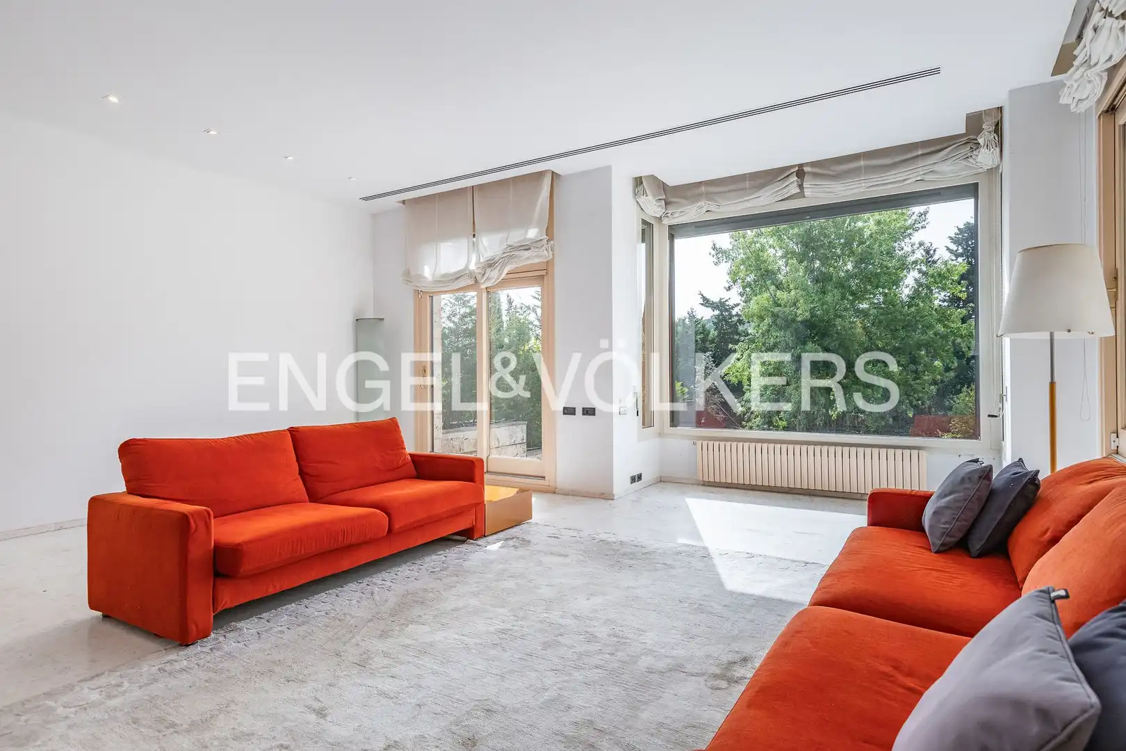 Sala de estar de Casa o chalet en venta en Sant Cugat del Vallès con Aire acondicionado, Calefacción y Jardín privado