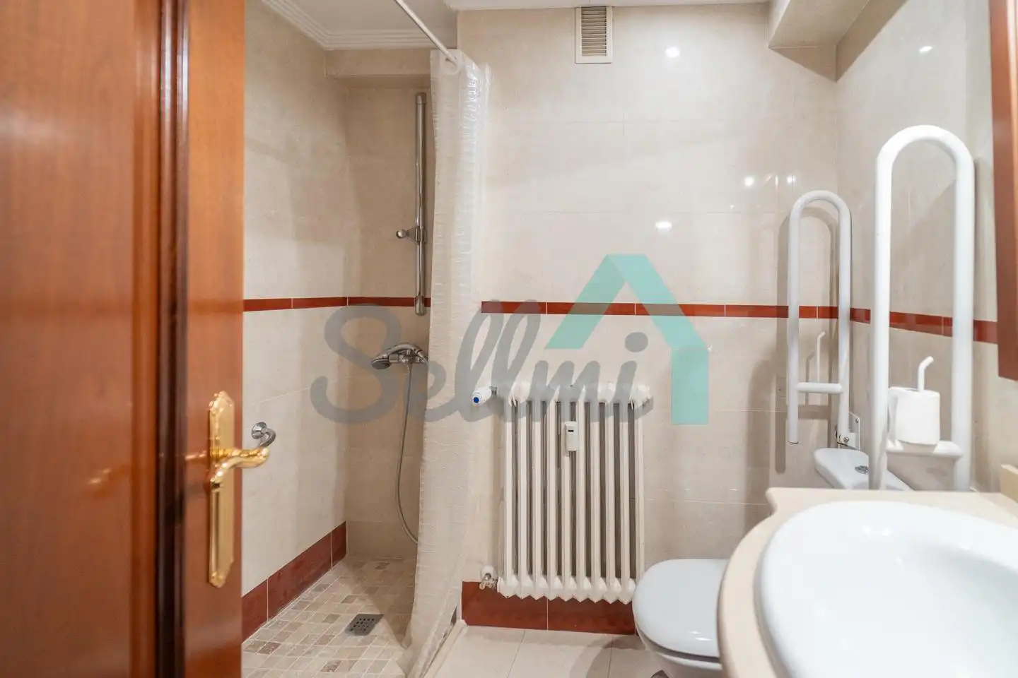 Badezimmer von Wohnung zur untervermieten in Oviedo  mit Heizung, Parkett und Terrasse