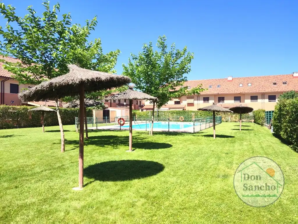 Jardín de Casa adosada en venta en Viana de Cega con Calefacción, Jardín privado y Terraza