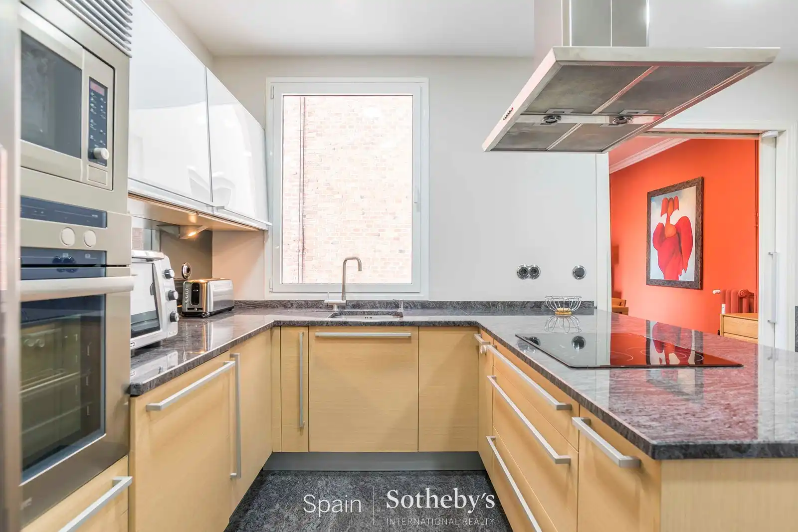Cuina de Apartament de lloguer en Madrid amb Aire condicionat i Calefacció