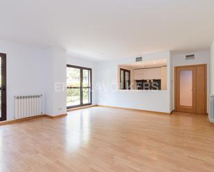 Living room of Apartment for sale in Las Rozas de Madrid  with Air Conditioner, Heating and Terrace