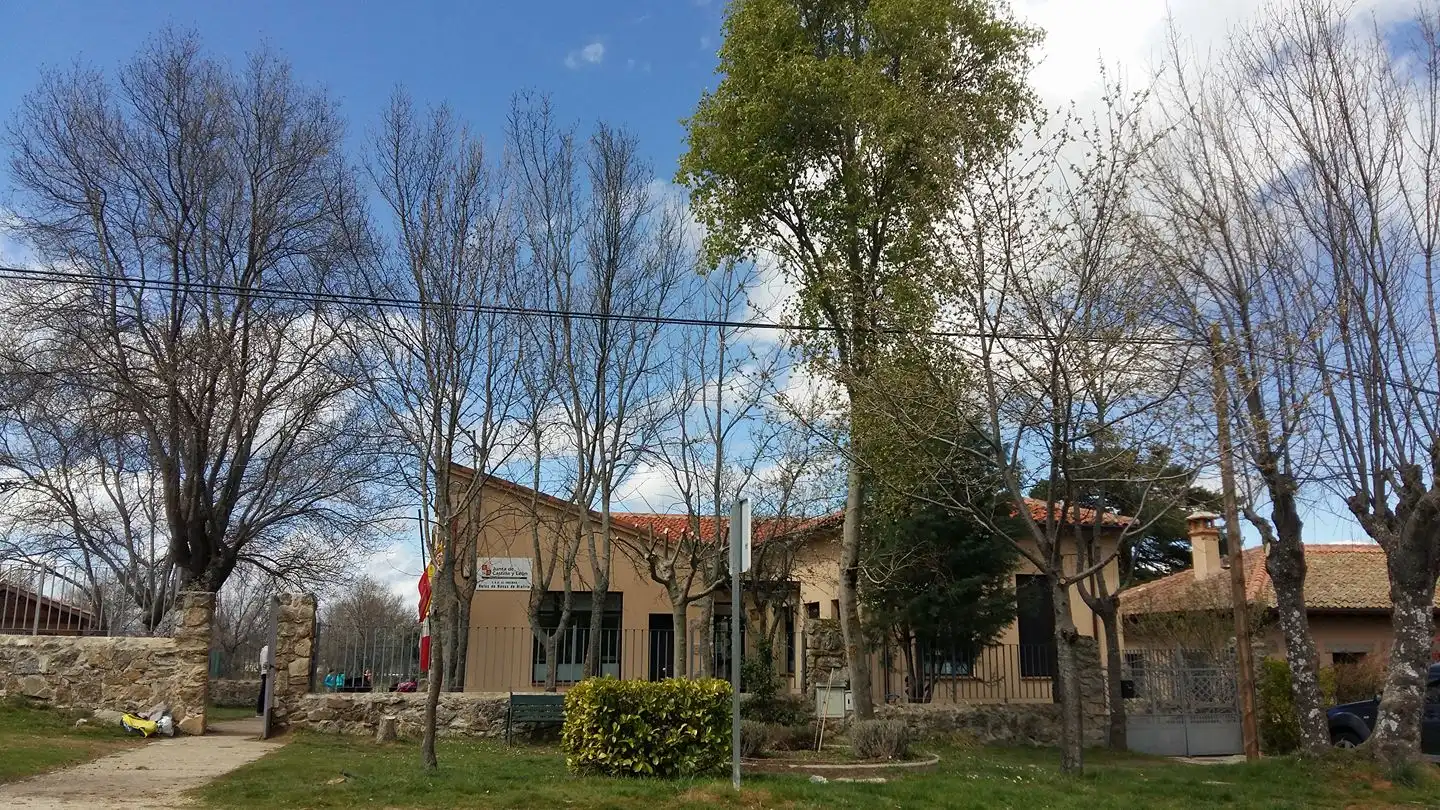 Vista exterior de Casa o xalet en venda en Navas de Riofrío amb Jardí privat i Terrassa