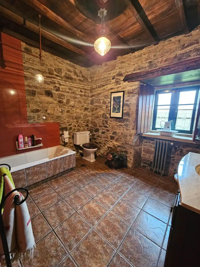 Baño de Casa o chalet en venta en Melide con Calefacción, Jardín privado y Terraza