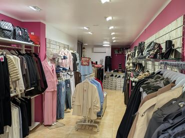 Locale commerciale in cessione a Carrer d'Antoni Roig