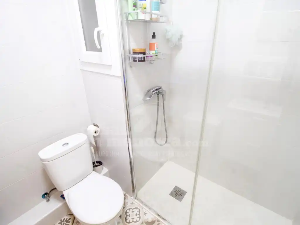 Bathroom of Flat for sale in Es Castell  with Air Conditioner and Terrace