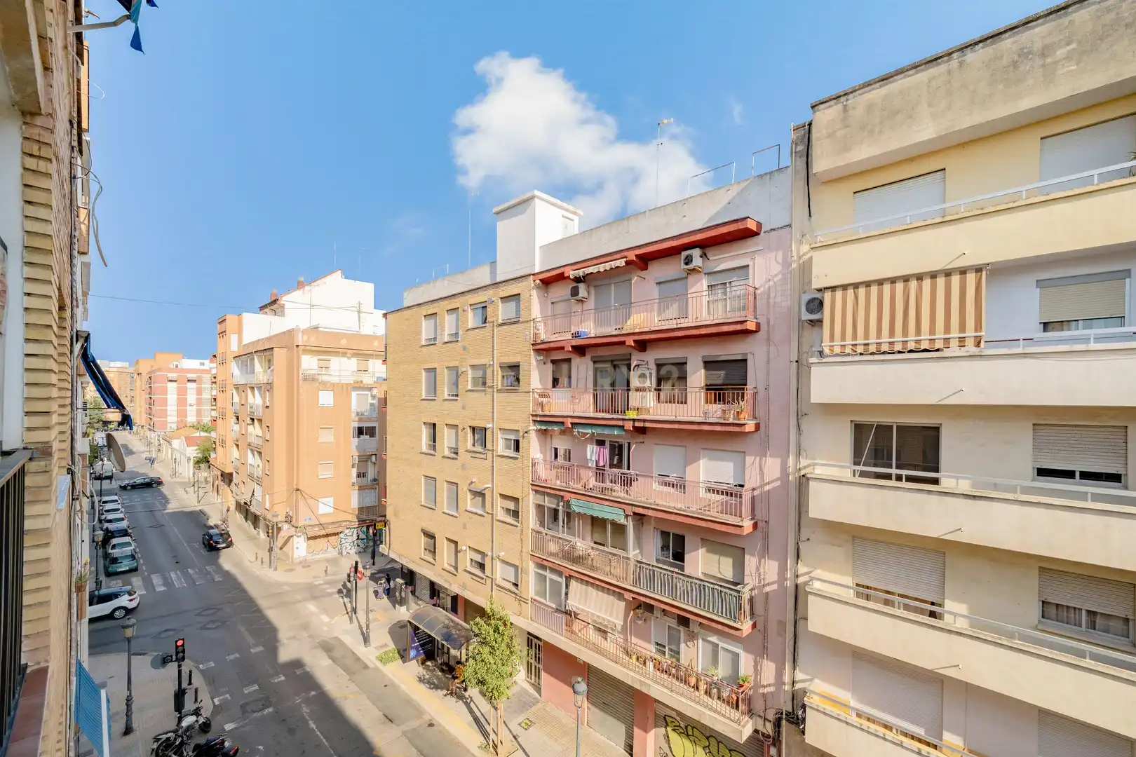 Vista exterior de Pis en venda en Valencia amb Aire condicionat i Alarma