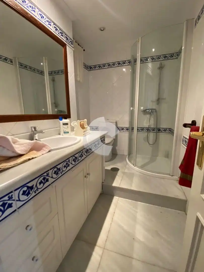 Bany de Pis en venda en Ourense Capital  amb Aire condicionat, Calefacció i Terrassa