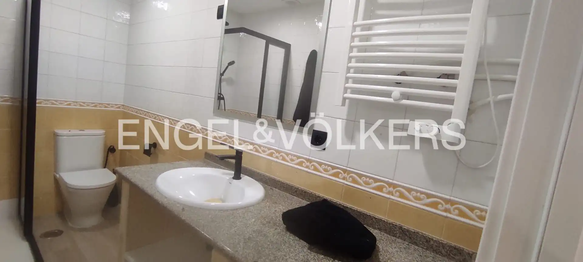 Bany de Apartament en venda en Vigo  amb Calefacció i Parquet