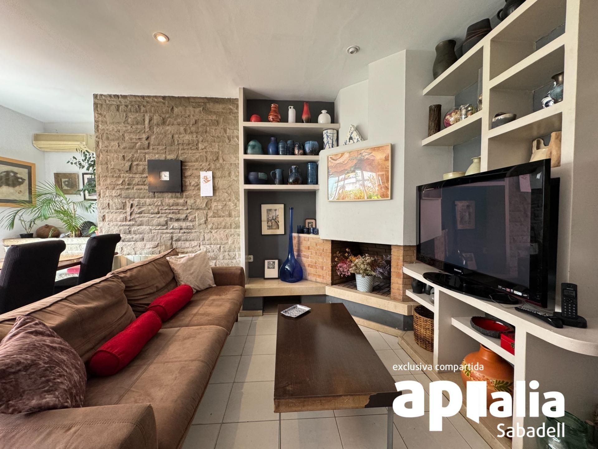 Living room of Single-family semi-detached for sale in Sabadell  with Heating, Terrace and Alarm