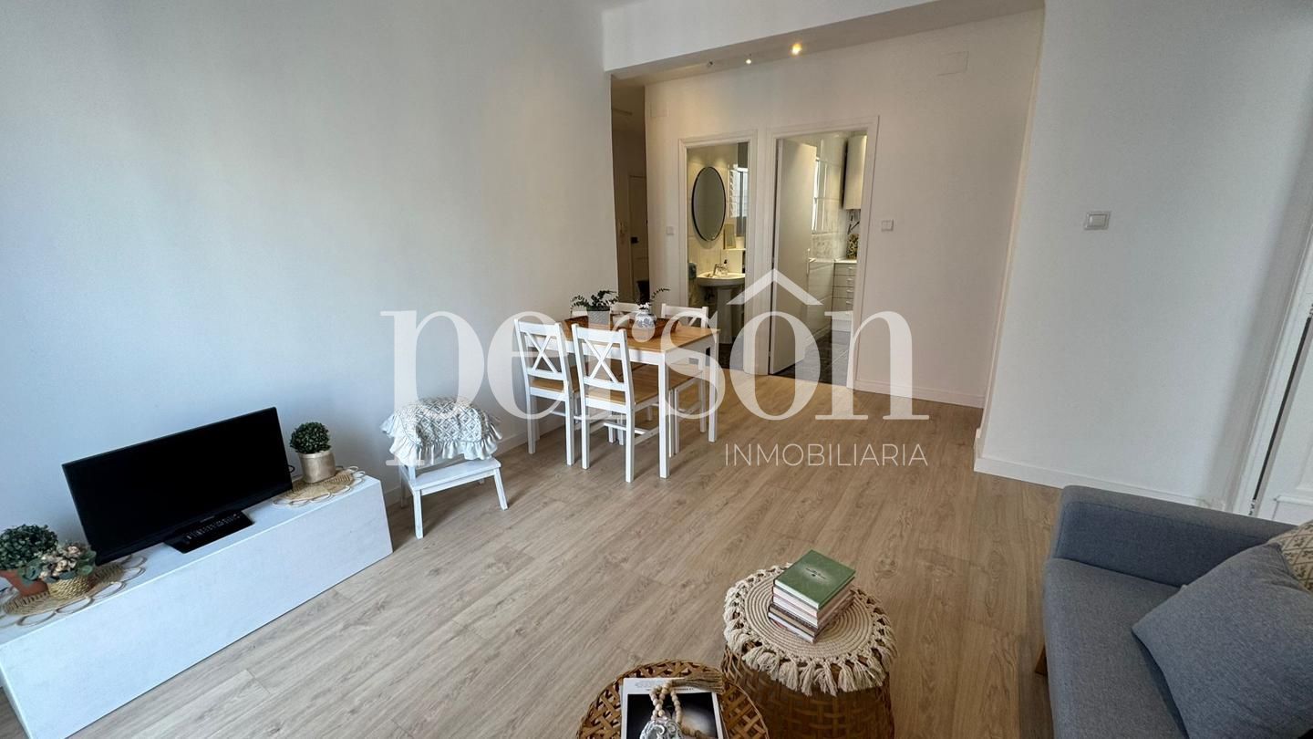 Bedroom of Flat to rent in  Valencia Capital  with Air Conditioner and Furnished