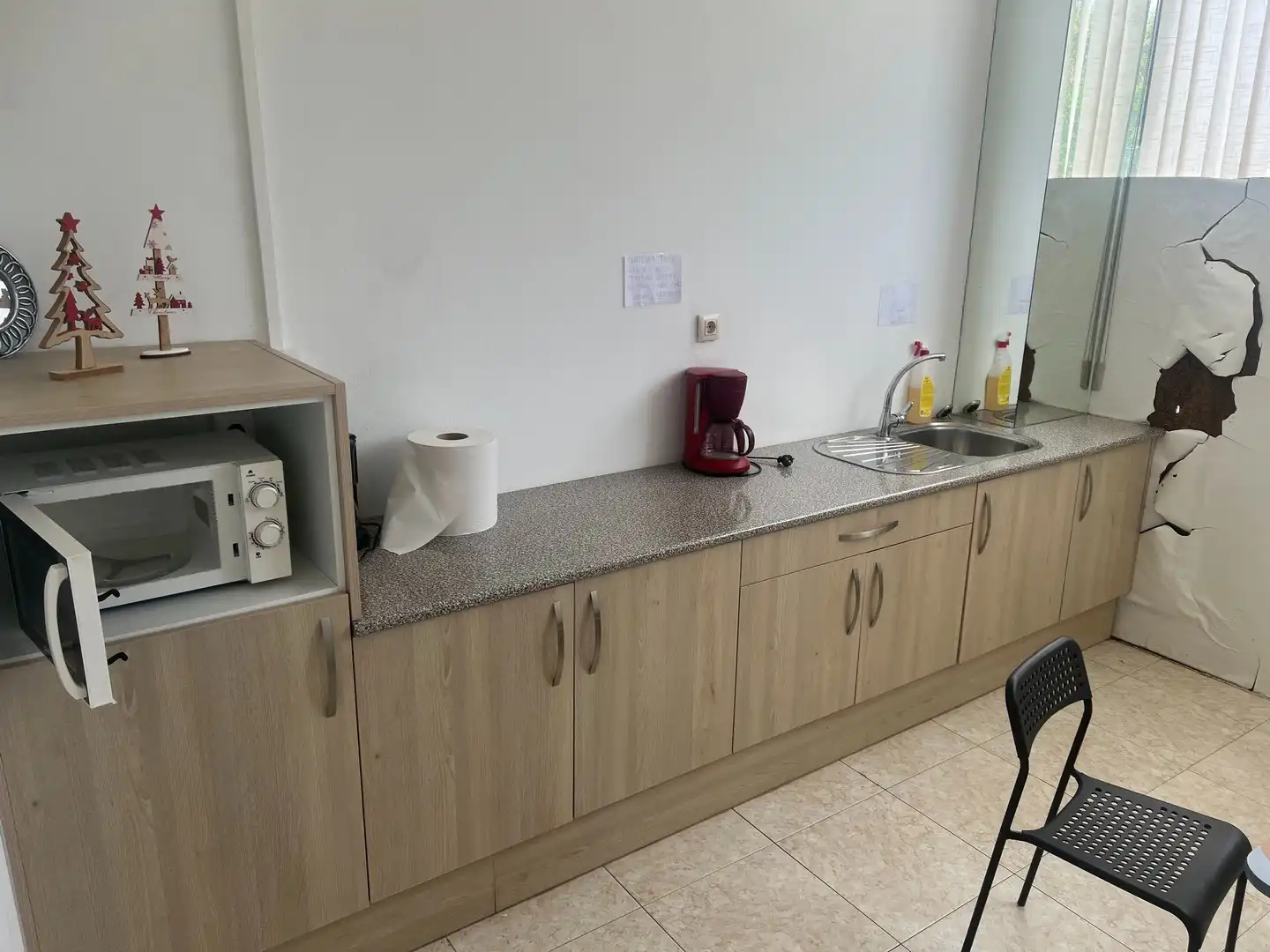 Küche von Fabrikhallen zur Miete in Ordes