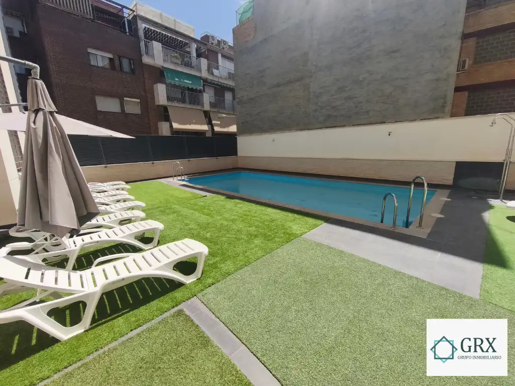 Swimming pool of Flat for rent in Granada  with Air Conditioner, Heating and Storage room