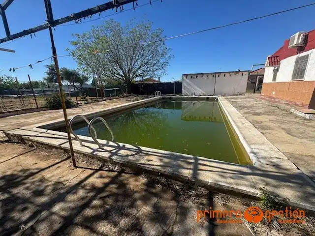 Piscina de Casa o xalet en venda en Carmona amb Aire condicionat, Calefacció i Piscina