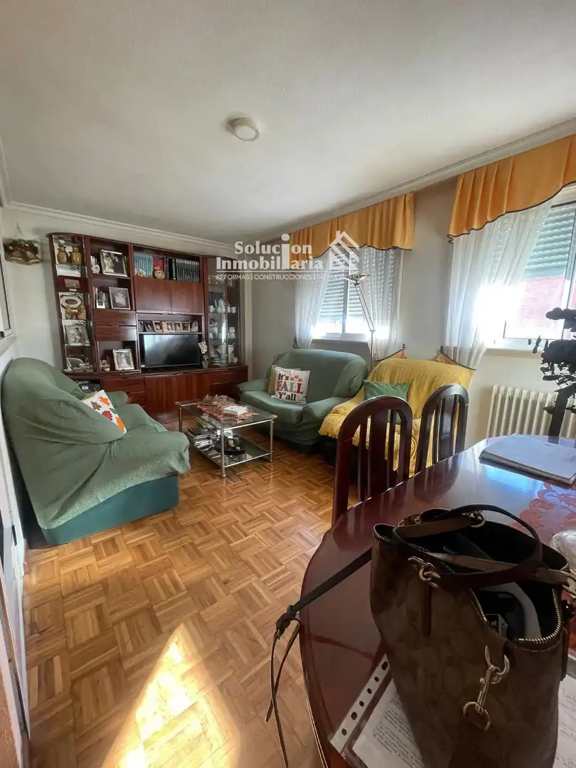 Sala de estar de Piso en venta en Salamanca con Calefacción y Amueblado