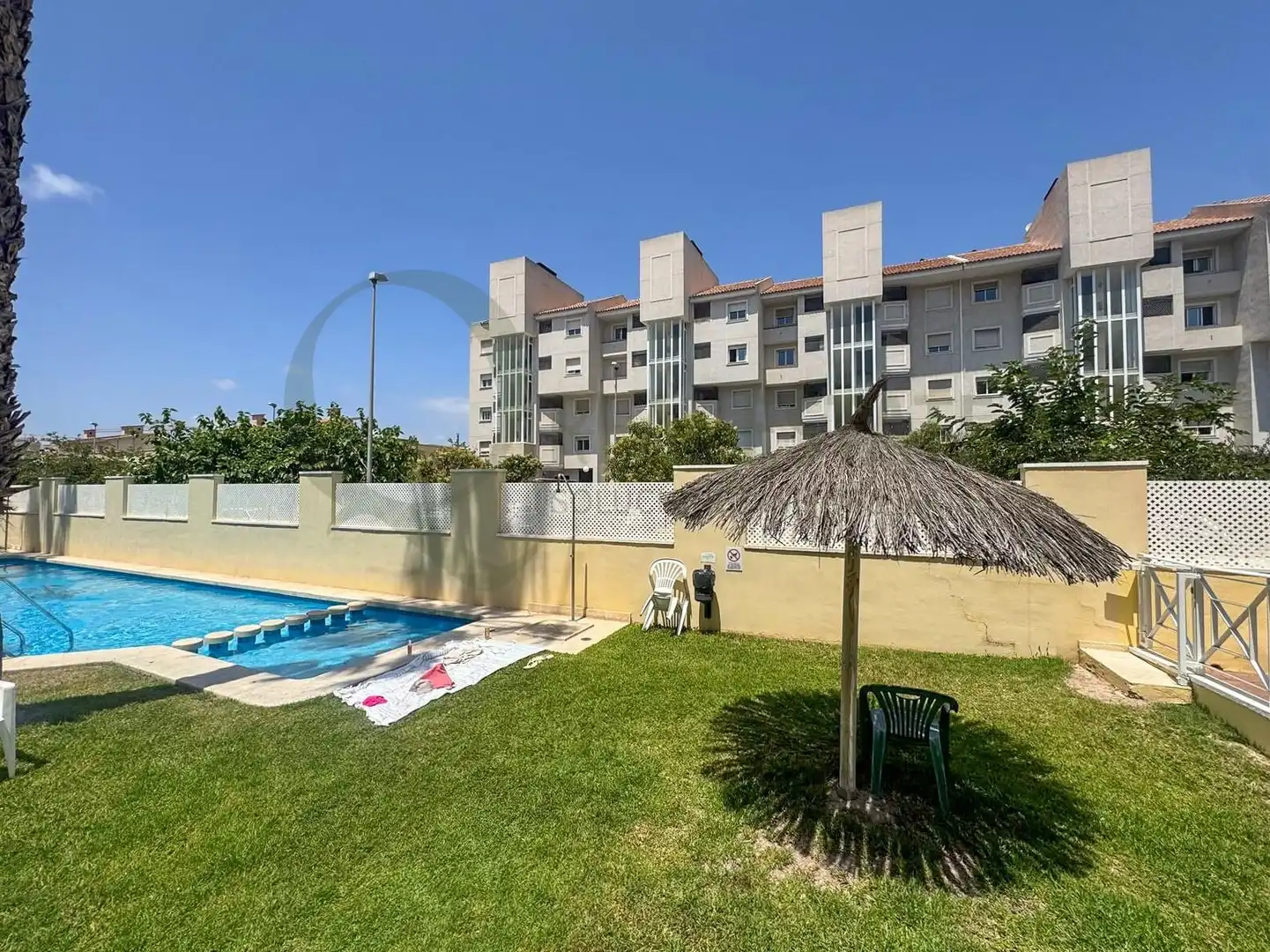 Schwimmbecken von Erdgeschoss zum Verkauf in Alicante / Alacant mit Klimaanlage, Heizung und Privatgarten