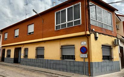 Vista exterior de Casa o xalet en venda en Madridejos amb Terrassa i Balcó