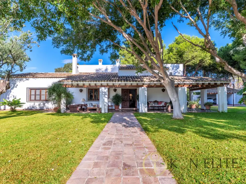 Vista exterior de Casa o xalet en venda en Alicante / Alacant amb Jardí privat, Terrassa i Piscina