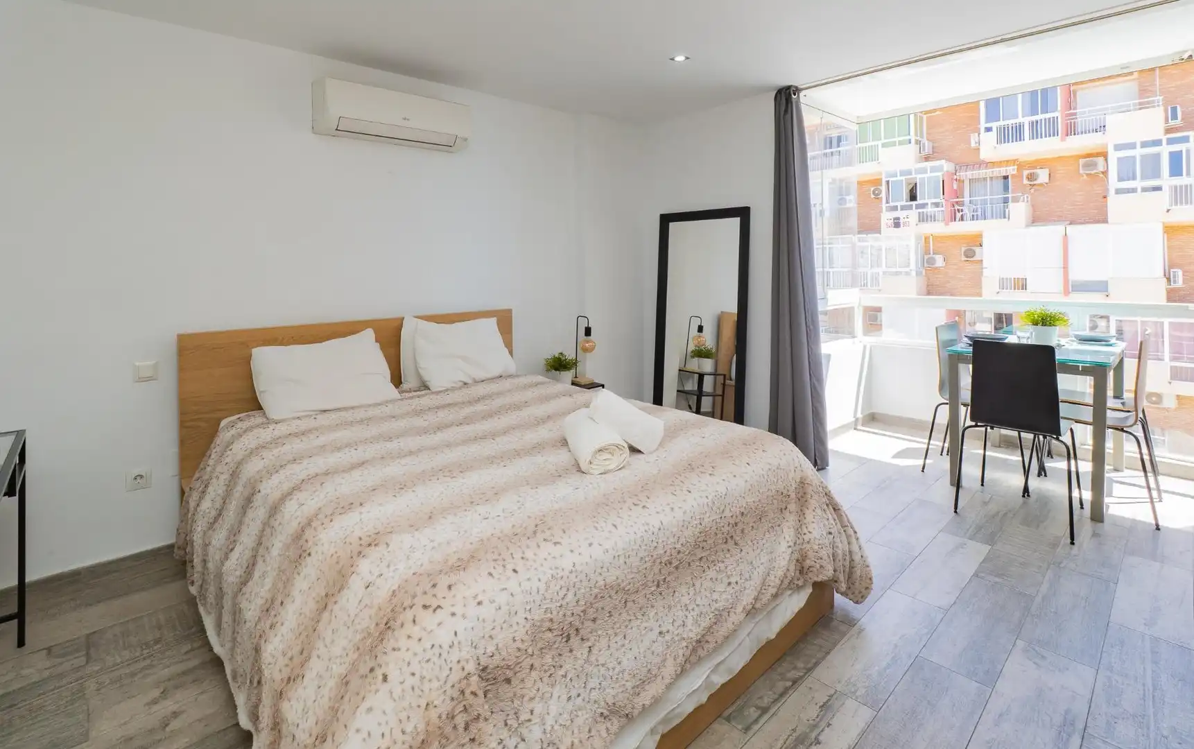 Habitación de Estudio en venta en Benalmádena con Aire acondicionado, Jardín privado y Amueblado