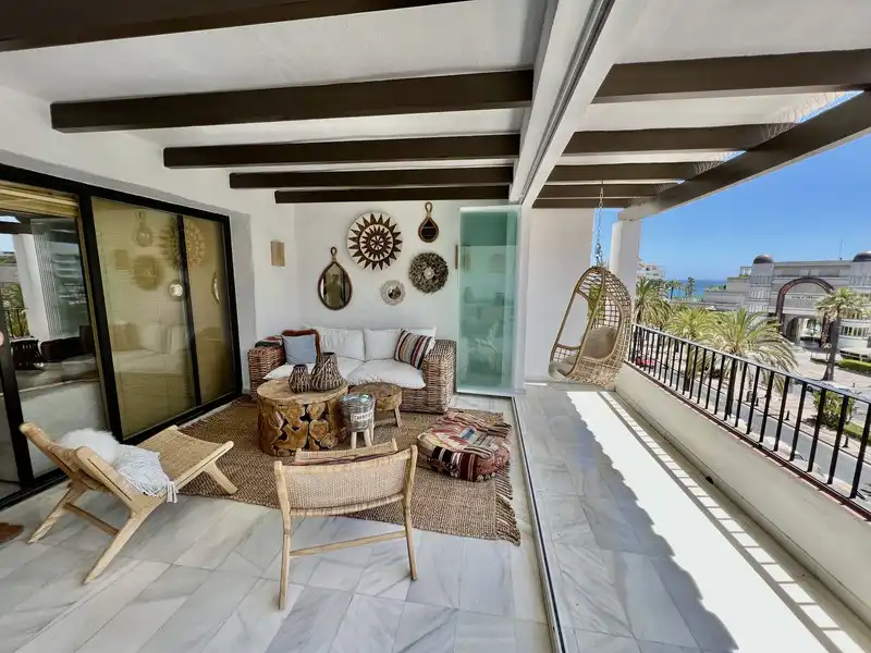 Terraza de Dúplex de alquiler en Estepona con Aire acondicionado, Terraza y Trastero