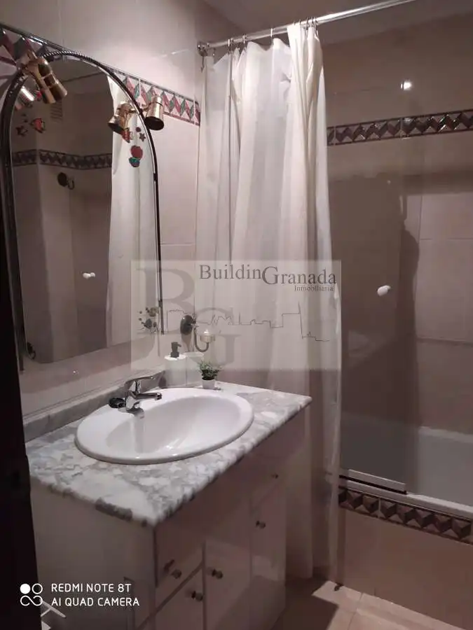 Bathroom of Flat for rent in Granada  with Terrace and Furnished