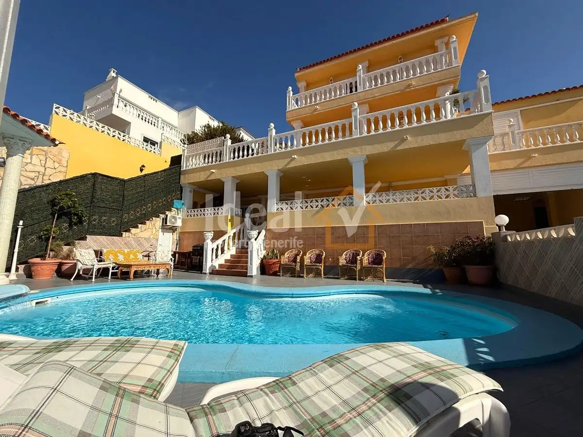 Detached house with pool for sale in Costa Adeje