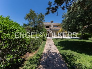 House with balcony for sale in Alfinach - Los Monasterios